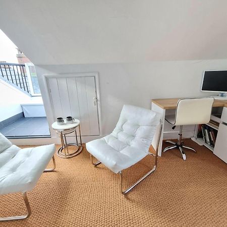 West Hill Retreat Seaview Balcony Chic Loft Studio & Free Parking Hastings Bagian luar foto