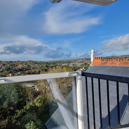 West Hill Retreat Seaview Balcony Chic Loft Studio & Free Parking Hastings Bagian luar foto