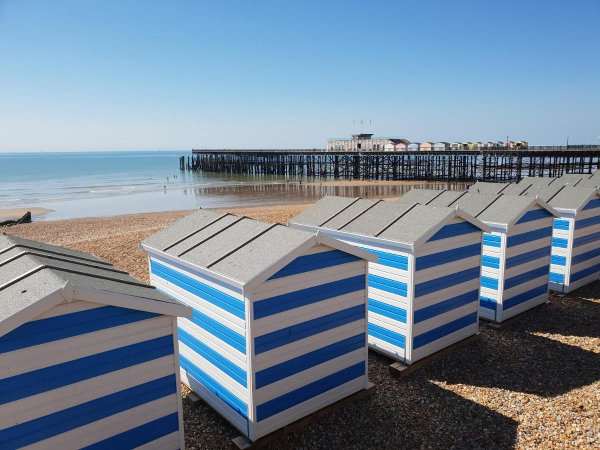 West Hill Retreat Seaview Balcony Chic Loft Studio & Free Parking Hastings Bagian luar foto