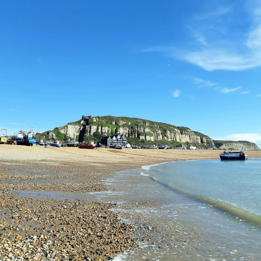 West Hill Retreat Seaview Balcony Chic Loft Studio & Free Parking Hastings Bagian luar foto