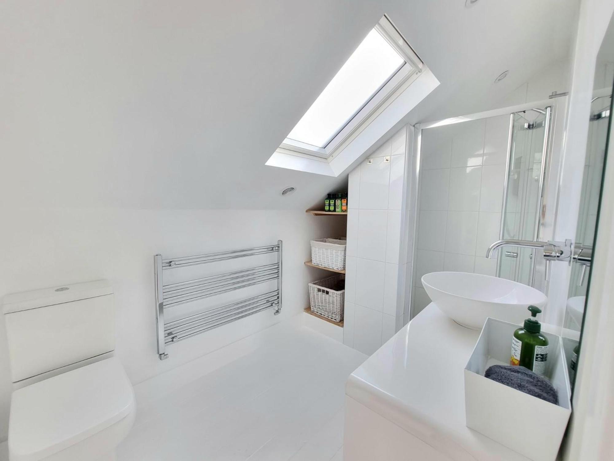 West Hill Retreat Seaview Balcony Chic Loft Studio & Free Parking Hastings Bagian luar foto