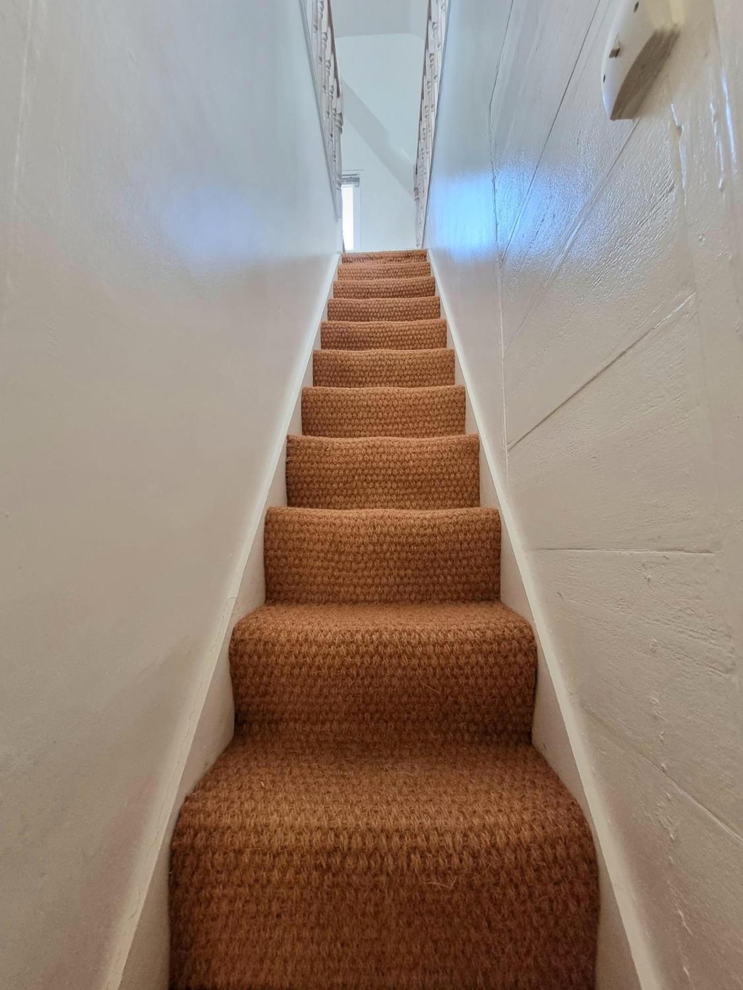 West Hill Retreat Seaview Balcony Chic Loft Studio & Free Parking Hastings Bagian luar foto