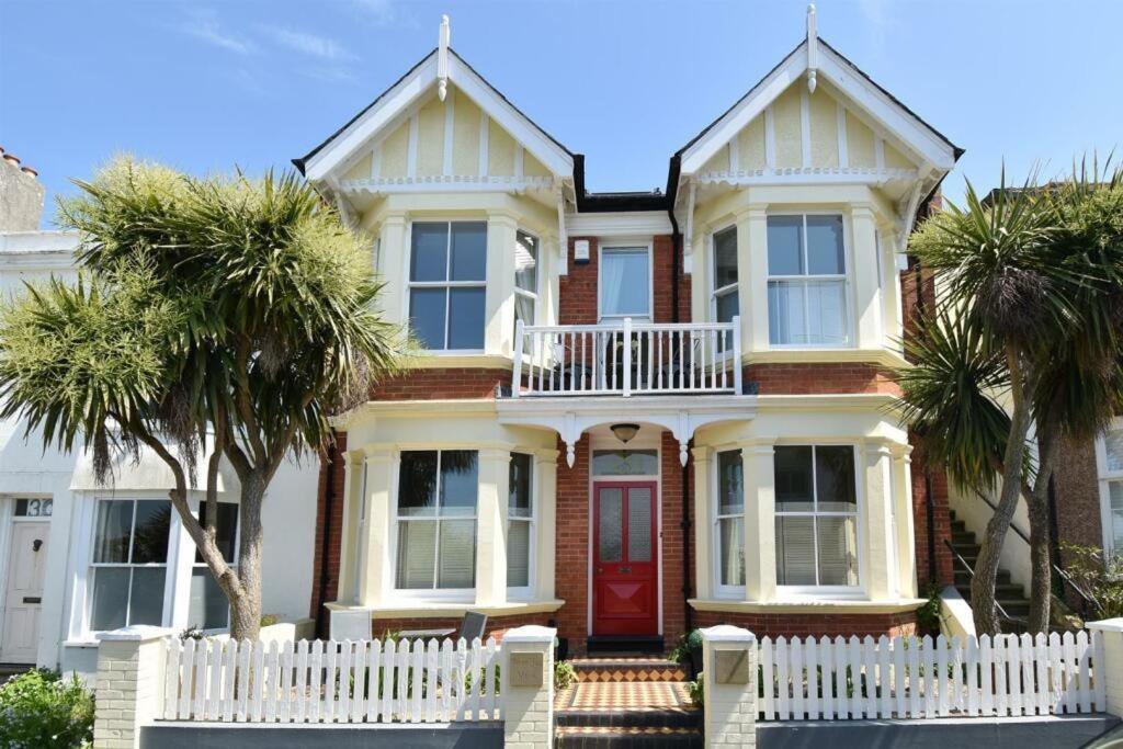 West Hill Retreat Seaview Balcony Chic Loft Studio & Free Parking Hastings Bagian luar foto